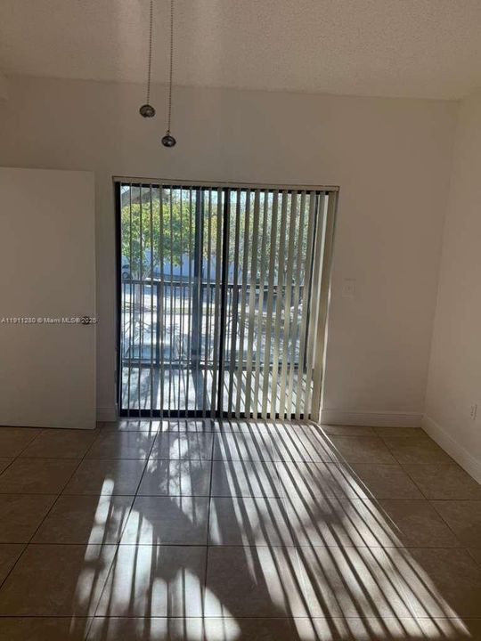 Active With Contract: $1,899 (2 beds, 2 baths, 858 Square Feet)