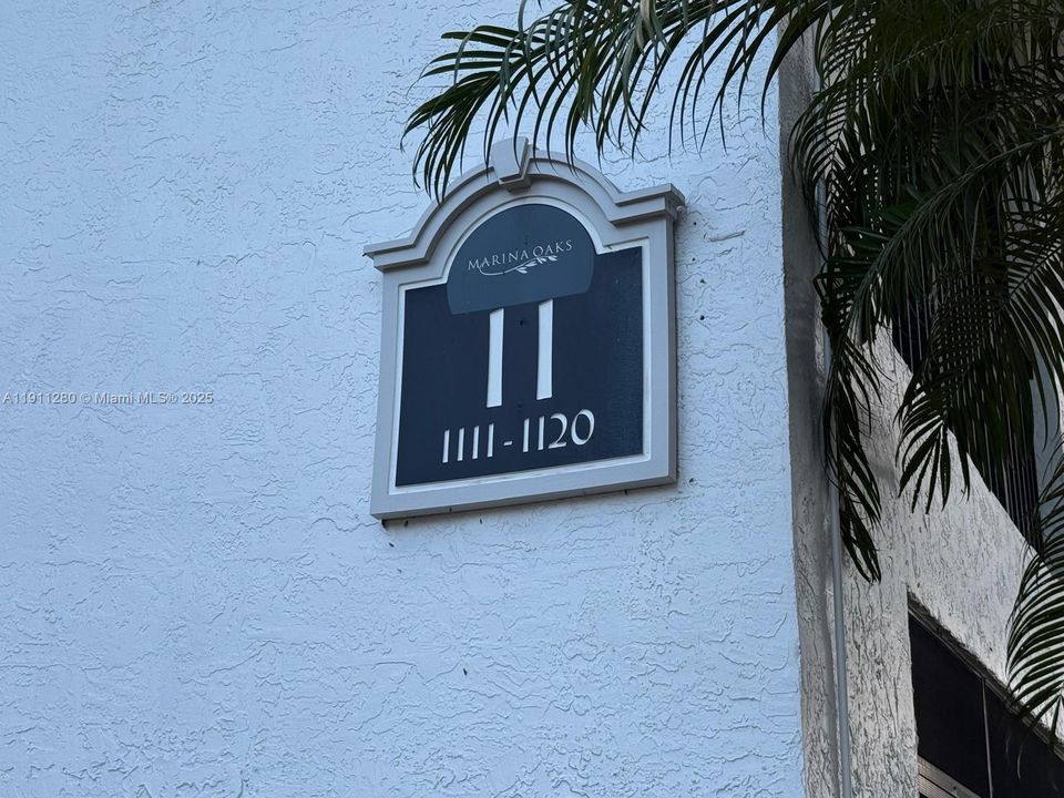 Active With Contract: $1,899 (2 beds, 2 baths, 858 Square Feet)