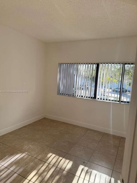 Active With Contract: $1,899 (2 beds, 2 baths, 858 Square Feet)