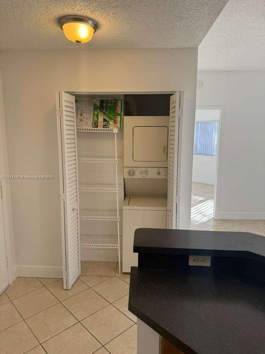 Active With Contract: $1,899 (2 beds, 2 baths, 858 Square Feet)