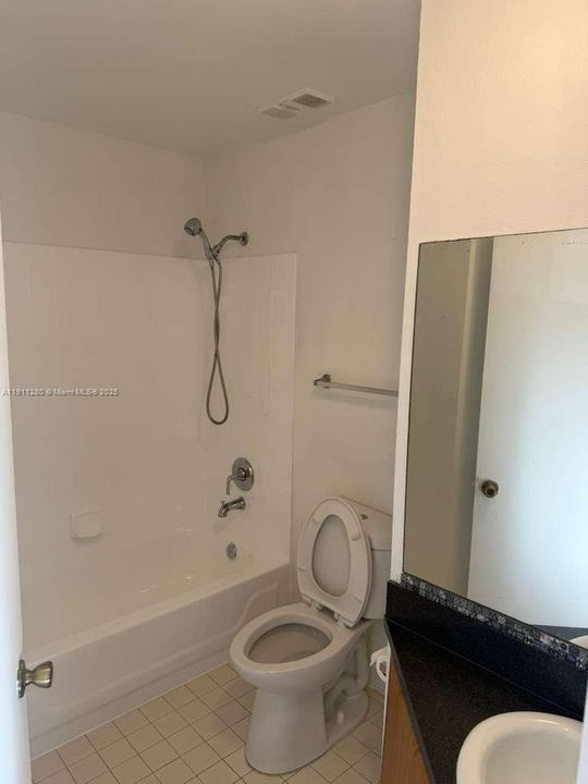 Active With Contract: $1,899 (2 beds, 2 baths, 858 Square Feet)