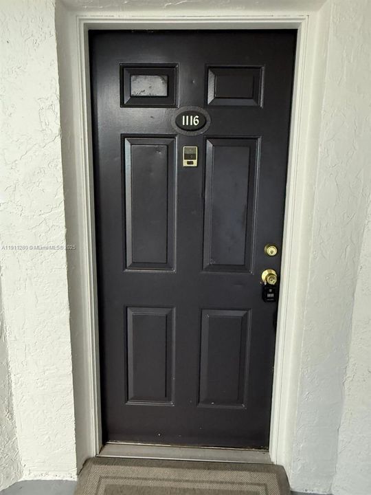 Active With Contract: $1,899 (2 beds, 2 baths, 858 Square Feet)