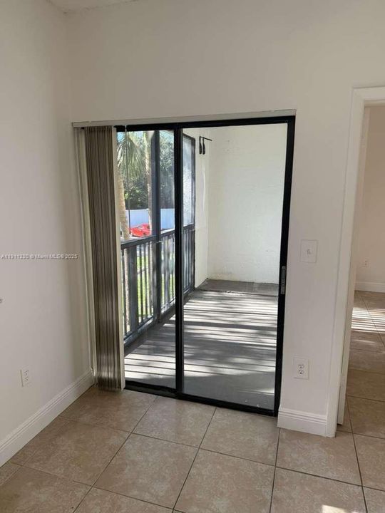 Active With Contract: $1,899 (2 beds, 2 baths, 858 Square Feet)