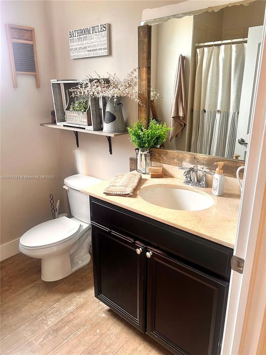 出租: $4,950 (5 贝兹, 3 浴室, 2837 平方英尺)