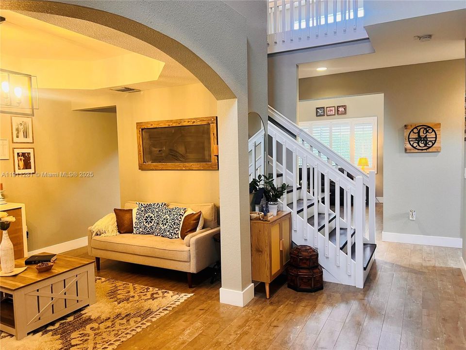 出租: $4,950 (5 贝兹, 3 浴室, 2837 平方英尺)