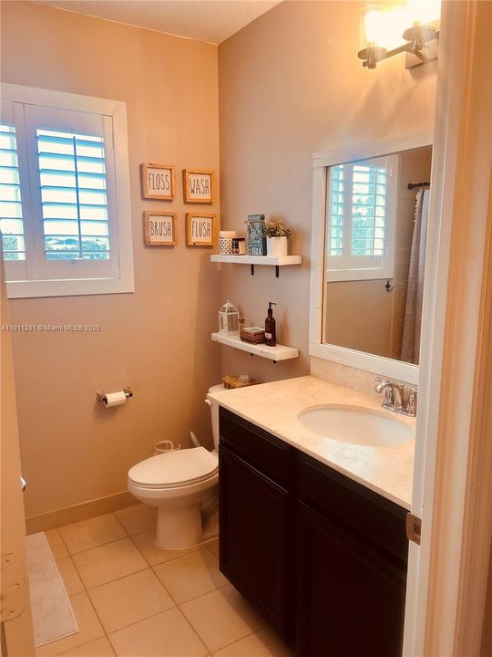 出租: $4,950 (5 贝兹, 3 浴室, 2837 平方英尺)