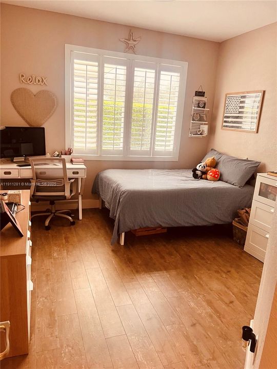 出租: $4,950 (5 贝兹, 3 浴室, 2837 平方英尺)