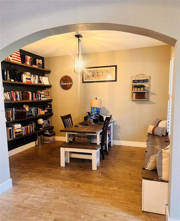 出租: $4,950 (5 贝兹, 3 浴室, 2837 平方英尺)