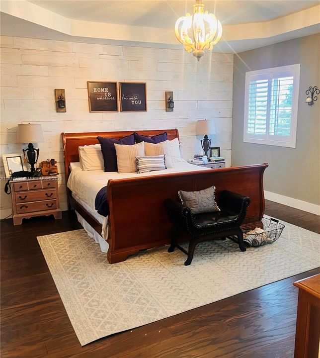 出租: $4,950 (5 贝兹, 3 浴室, 2837 平方英尺)