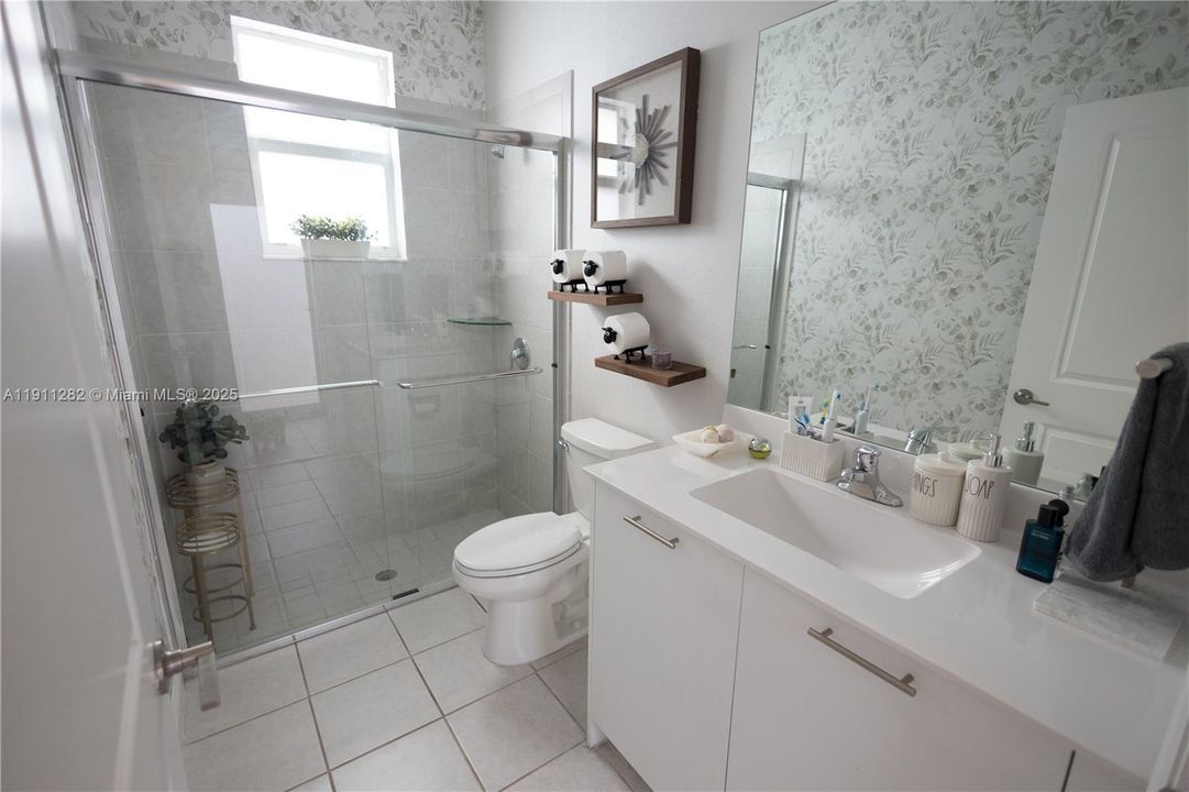 For Rent: $4,800 (5 beds, 3 baths, 2233 Square Feet)