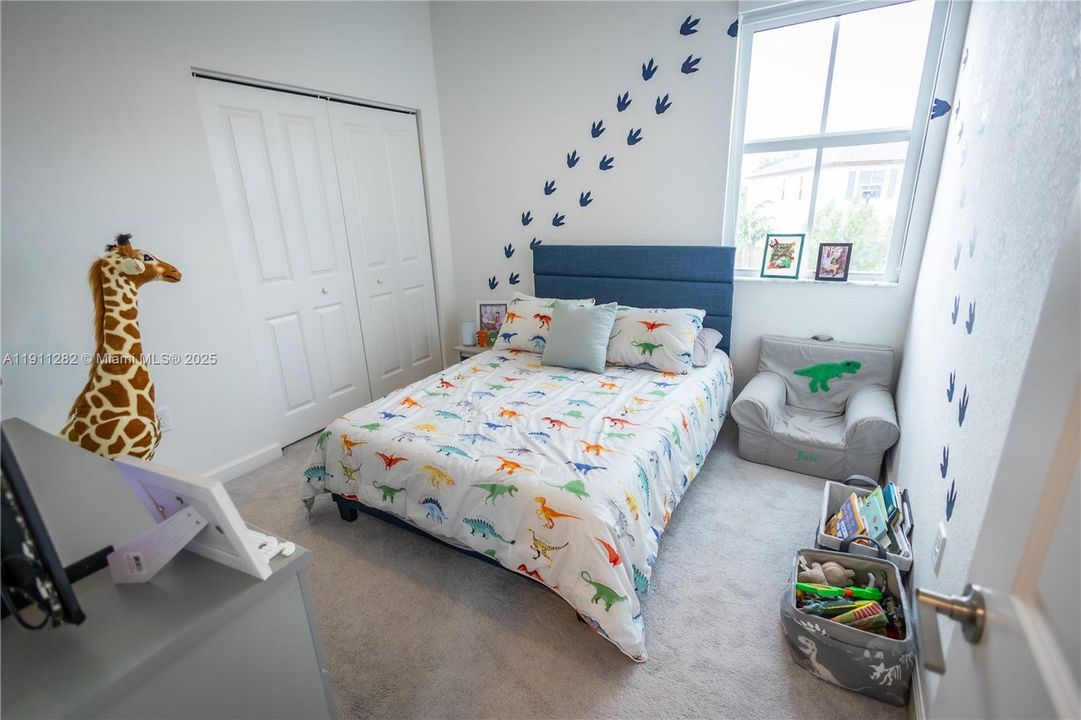 For Rent: $4,800 (5 beds, 3 baths, 2233 Square Feet)