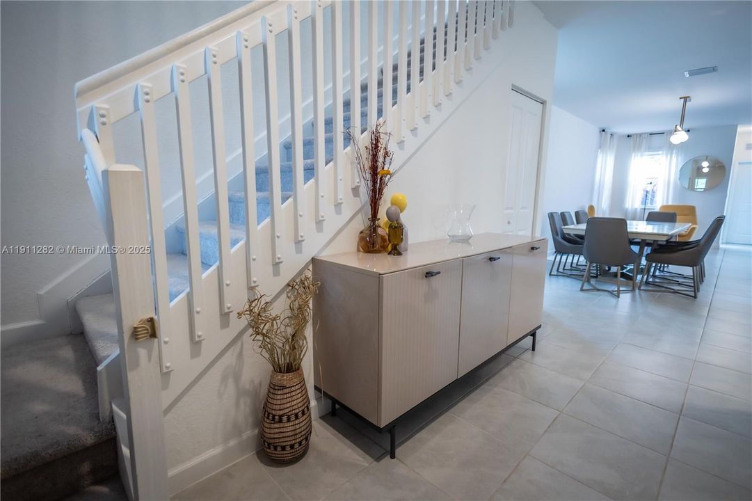 For Rent: $4,800 (5 beds, 3 baths, 2233 Square Feet)