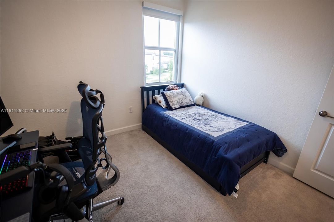 For Rent: $4,800 (5 beds, 3 baths, 2233 Square Feet)