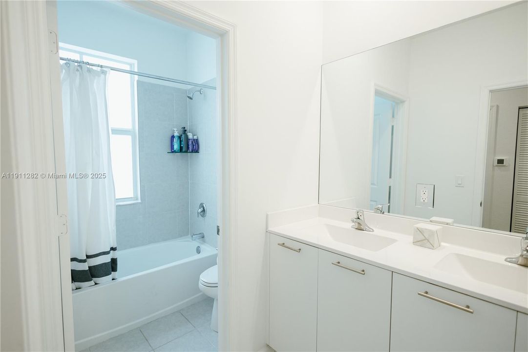 For Rent: $4,800 (5 beds, 3 baths, 2233 Square Feet)