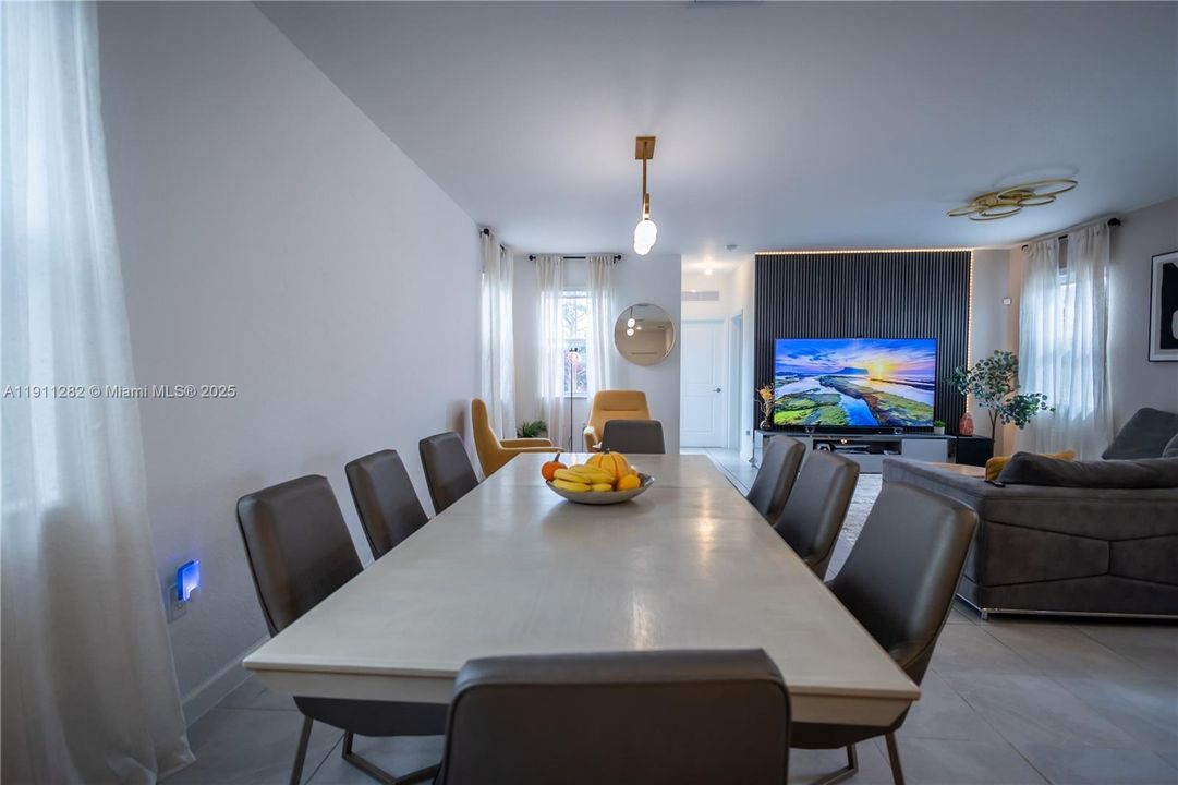 For Rent: $4,800 (5 beds, 3 baths, 2233 Square Feet)