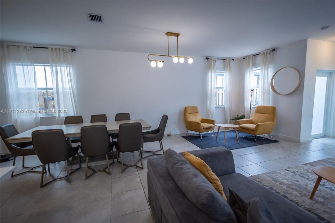 For Rent: $4,800 (5 beds, 3 baths, 2233 Square Feet)