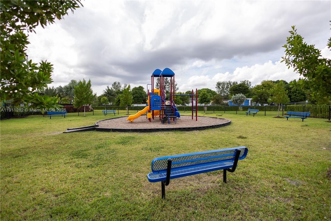 For Rent: $4,800 (5 beds, 3 baths, 2233 Square Feet)