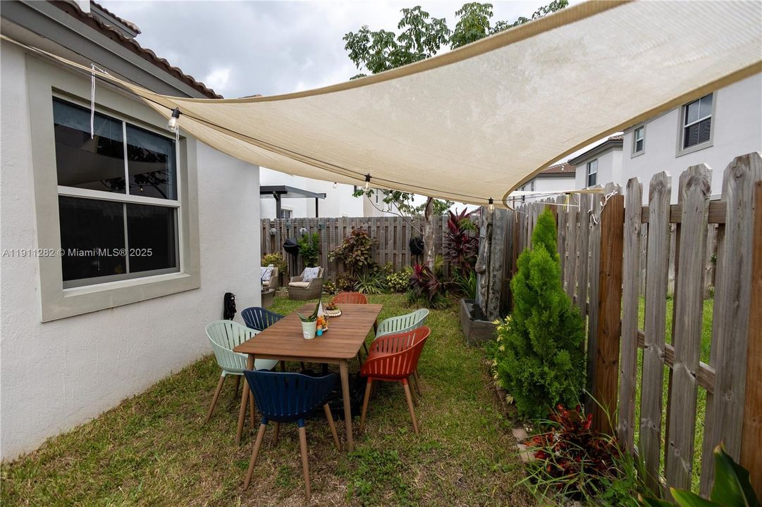 For Rent: $4,800 (5 beds, 3 baths, 2233 Square Feet)