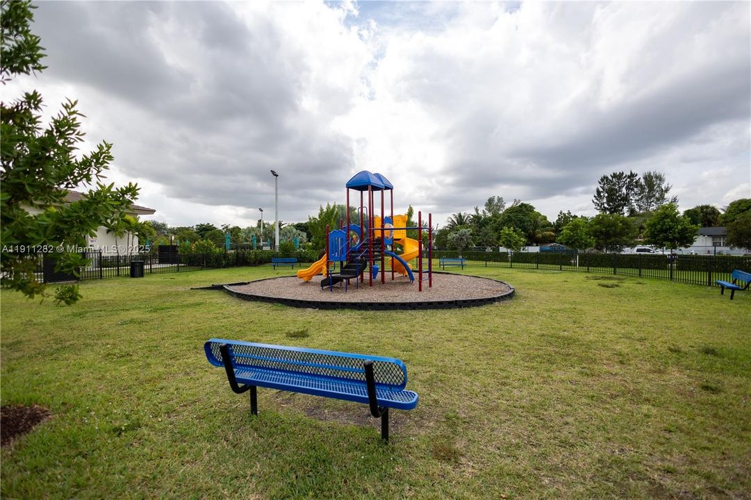 For Rent: $4,800 (5 beds, 3 baths, 2233 Square Feet)