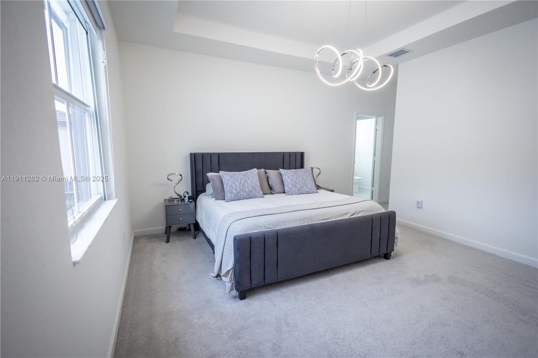 For Rent: $4,800 (5 beds, 3 baths, 2233 Square Feet)