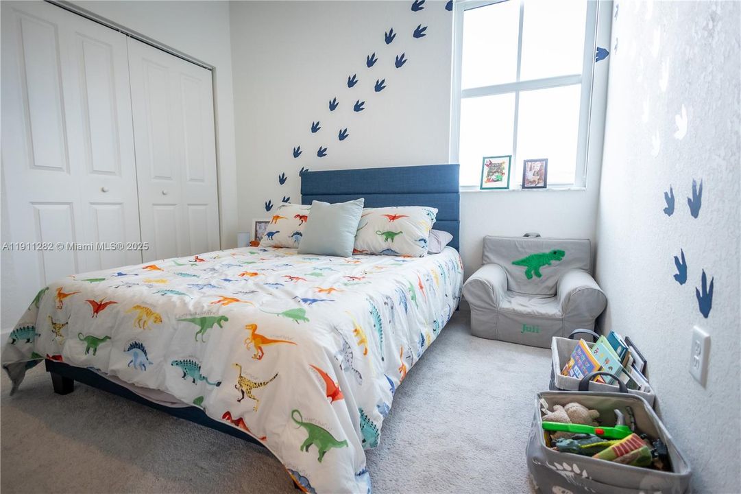 For Rent: $4,800 (5 beds, 3 baths, 2233 Square Feet)