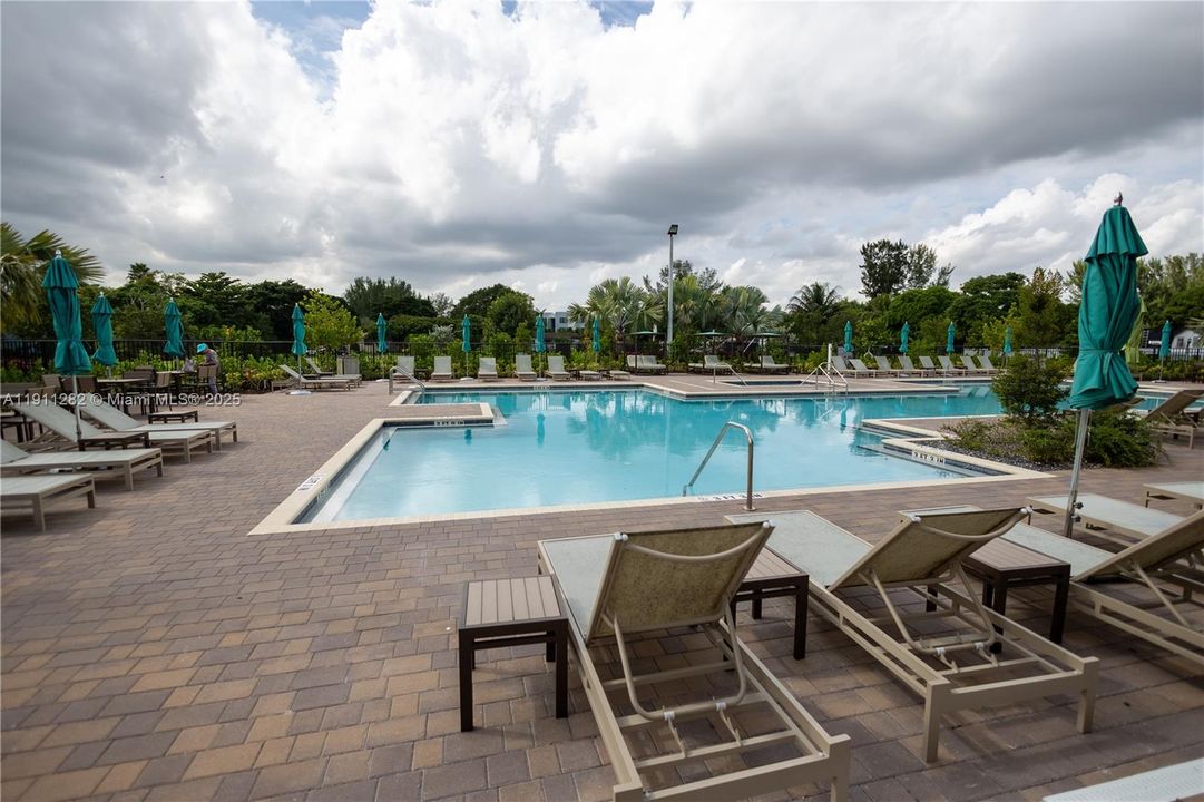 For Rent: $4,800 (5 beds, 3 baths, 2233 Square Feet)