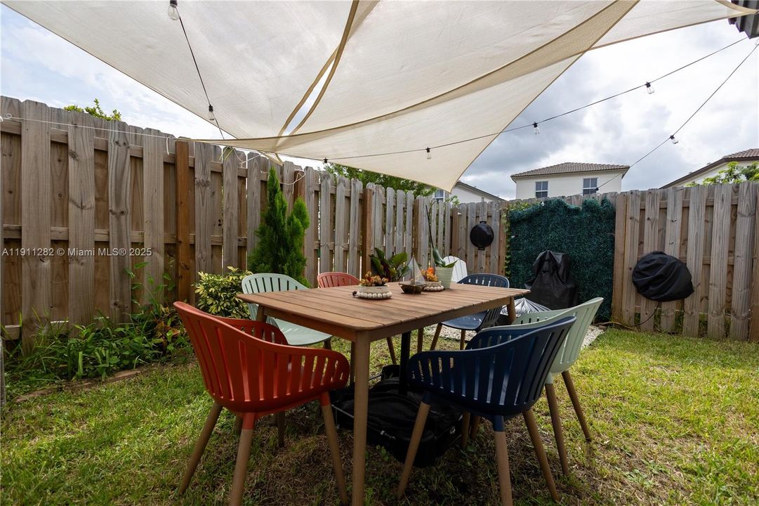 For Rent: $4,800 (5 beds, 3 baths, 2233 Square Feet)