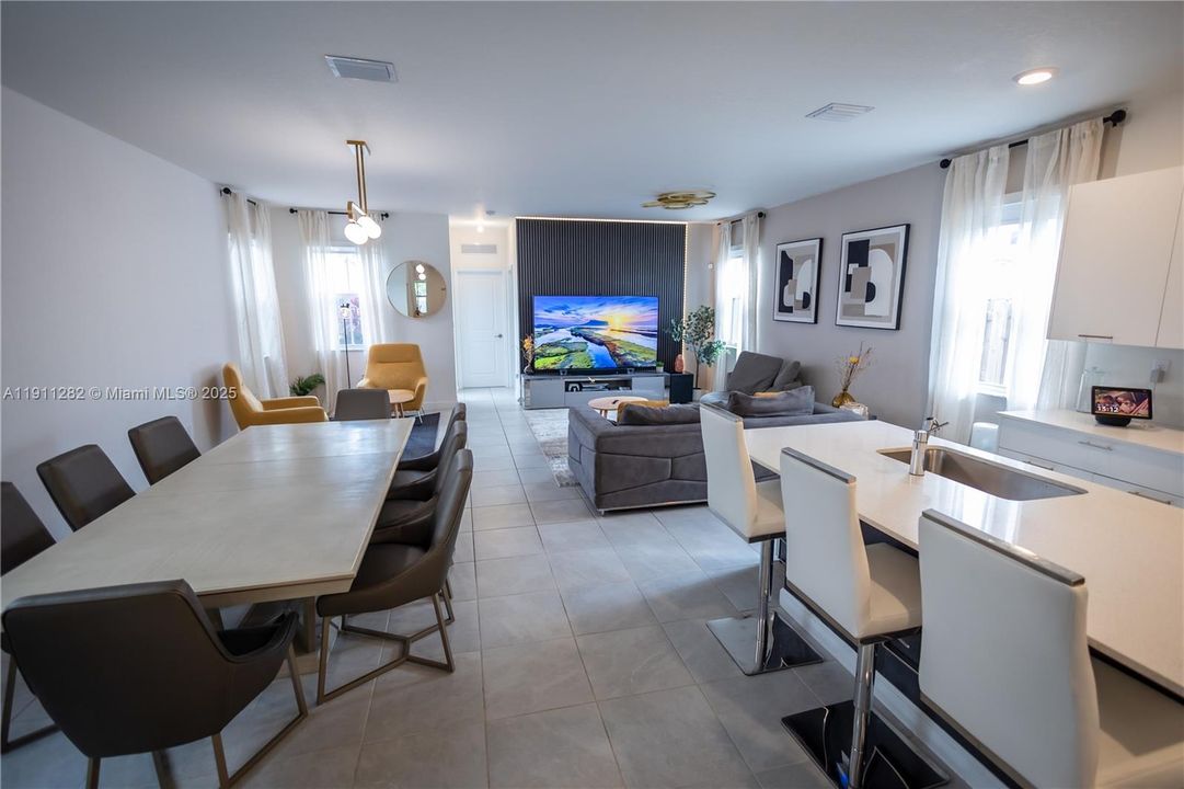 For Rent: $4,800 (5 beds, 3 baths, 2233 Square Feet)