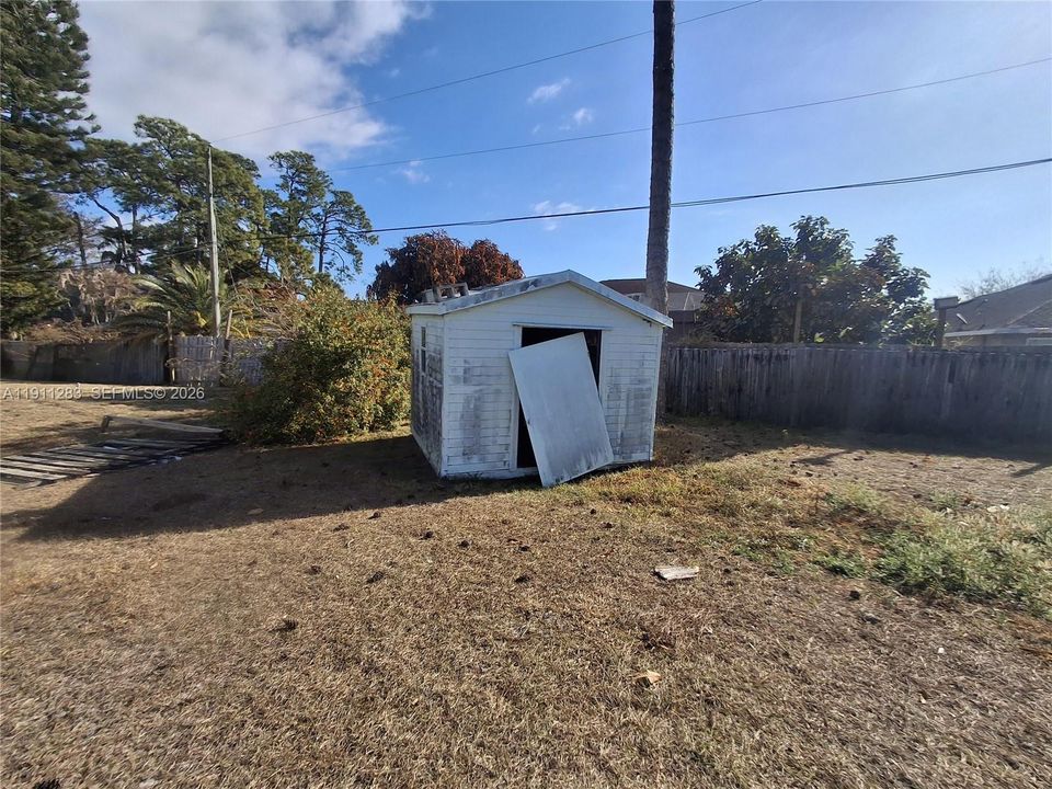Activo con contrato: $245,000 (3 camas, 2 baños, 1160 Pies cuadrados)