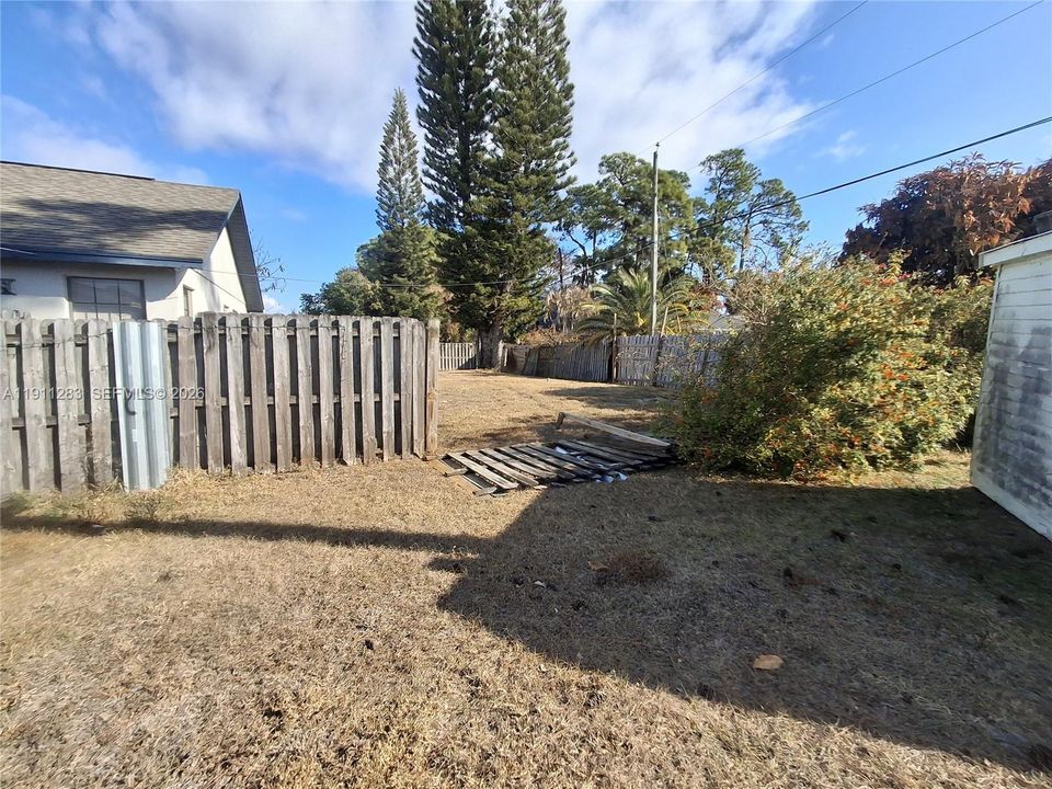 Activo con contrato: $245,000 (3 camas, 2 baños, 1160 Pies cuadrados)