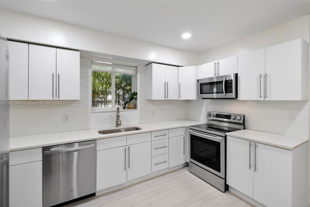 На продажу: $1,910,000 (3 спален, 2 ванн, 1771 Квадратных фут)