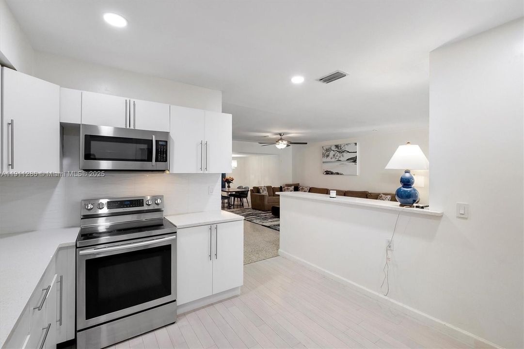 На продажу: $1,910,000 (3 спален, 2 ванн, 1771 Квадратных фут)