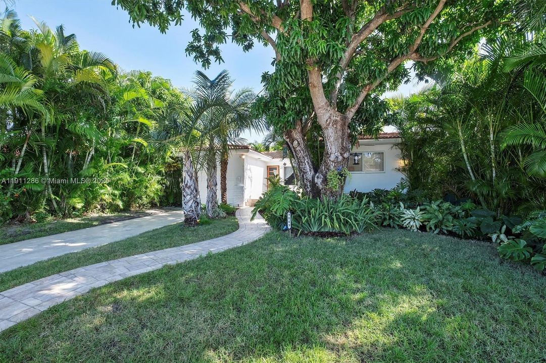 На продажу: $1,910,000 (3 спален, 2 ванн, 1771 Квадратных фут)