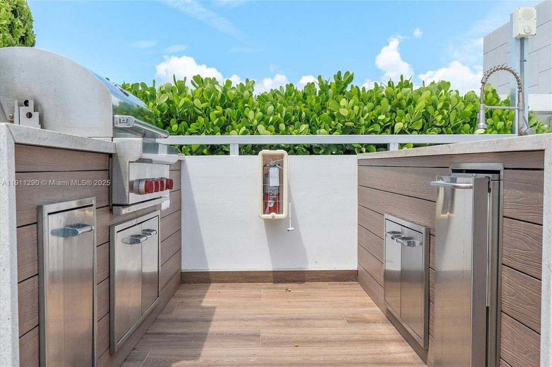 На продажу: $2,495,000 (3 спален, 3 ванн, 2089 Квадратных фут)