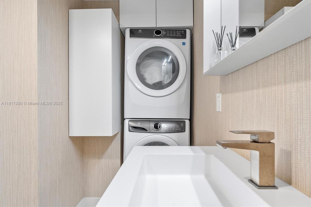 На продажу: $2,495,000 (3 спален, 3 ванн, 2089 Квадратных фут)