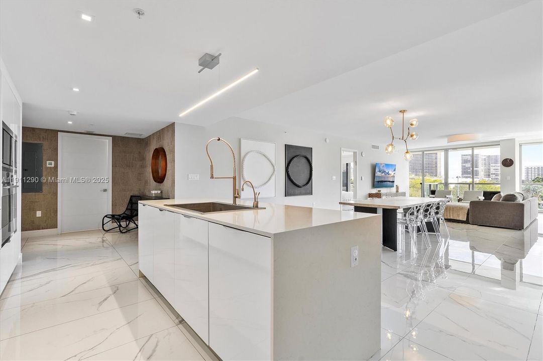 На продажу: $2,495,000 (3 спален, 3 ванн, 2089 Квадратных фут)