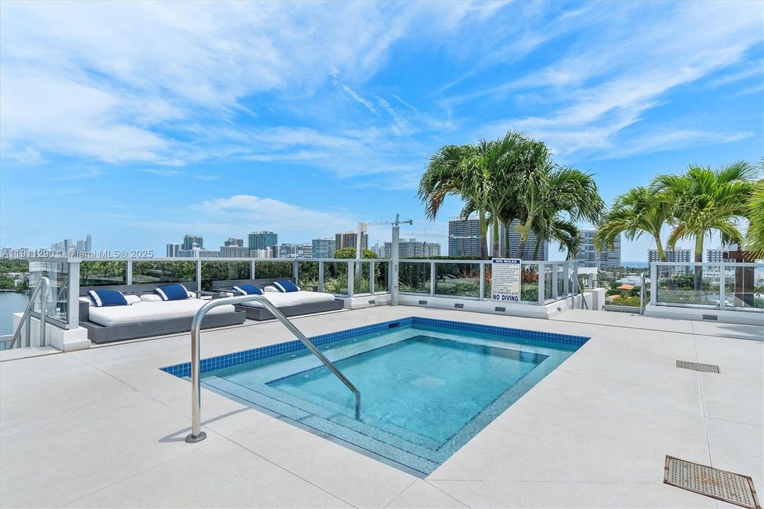 На продажу: $2,495,000 (3 спален, 3 ванн, 2089 Квадратных фут)