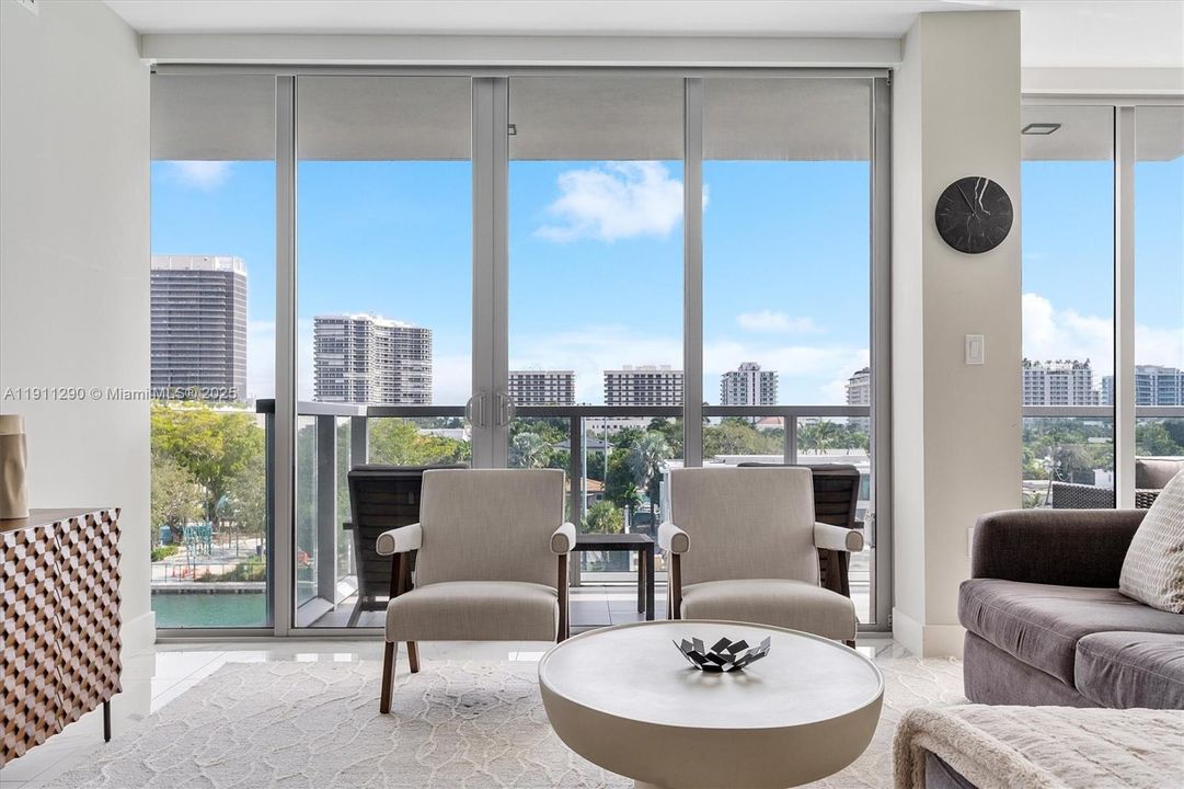 На продажу: $2,495,000 (3 спален, 3 ванн, 2089 Квадратных фут)