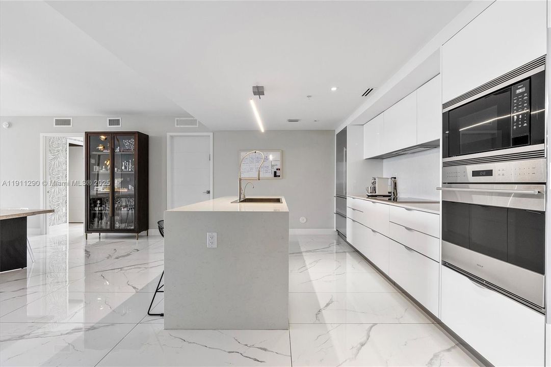 На продажу: $2,495,000 (3 спален, 3 ванн, 2089 Квадратных фут)