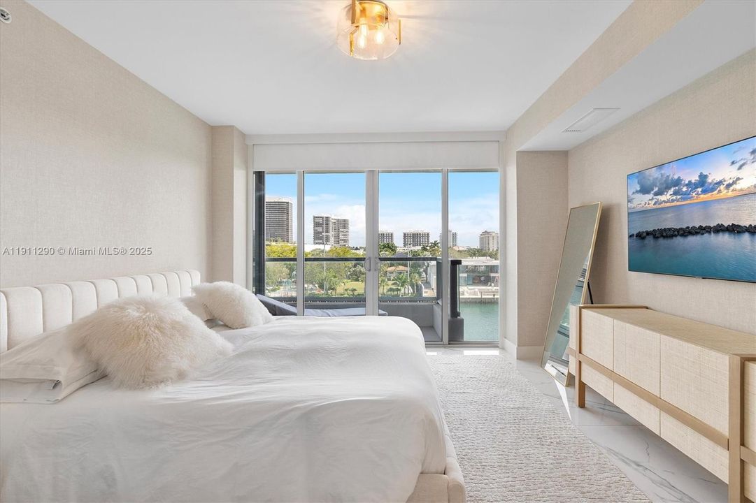 На продажу: $2,495,000 (3 спален, 3 ванн, 2089 Квадратных фут)