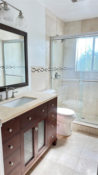 合同活跃: $4,200 (4 贝兹, 3 浴室, 2272 平方英尺)