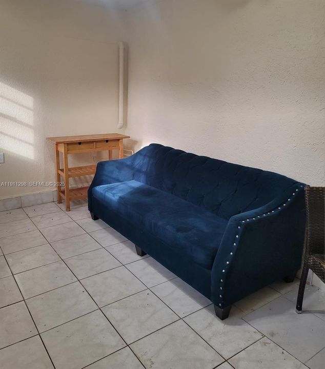 出租: $1,250 (1 贝兹, 1 浴室, 750 平方英尺)