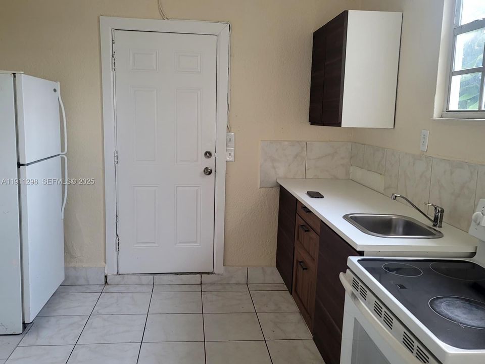 出租: $1,250 (1 贝兹, 1 浴室, 750 平方英尺)