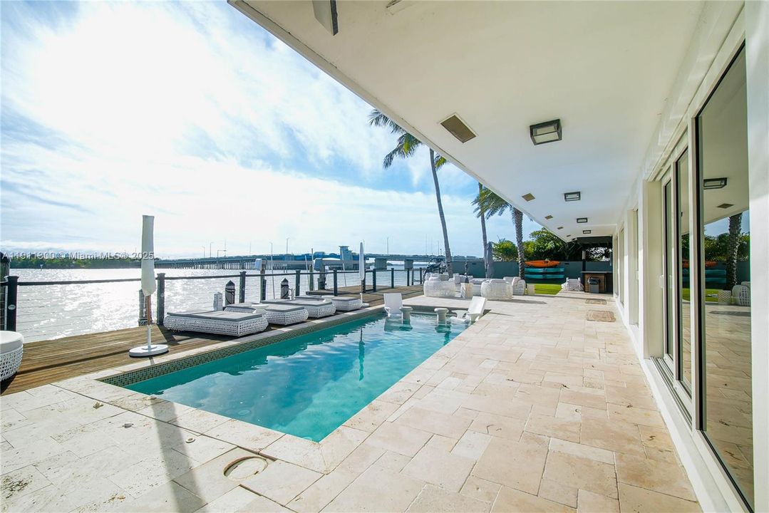 En Venta: $6,999,000 (3 camas, 2 baños, 2083 Pies cuadrados)