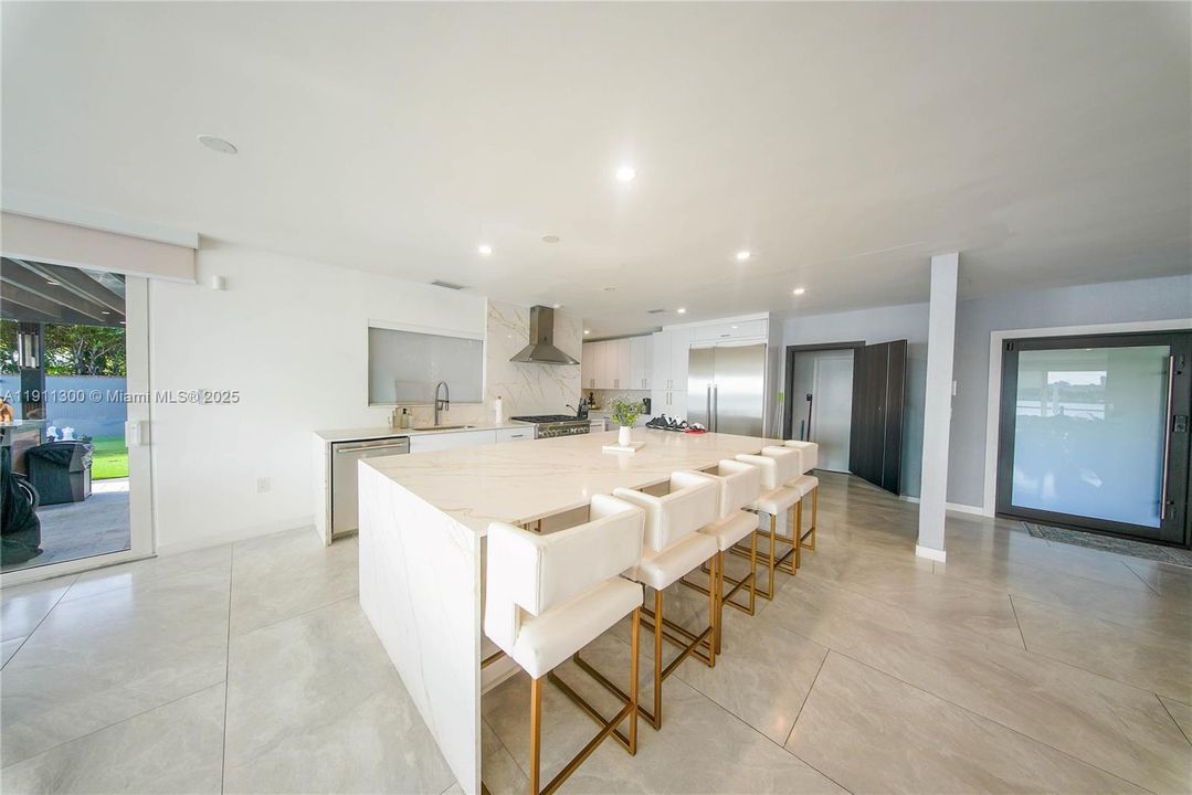 En Venta: $6,999,000 (3 camas, 2 baños, 2083 Pies cuadrados)