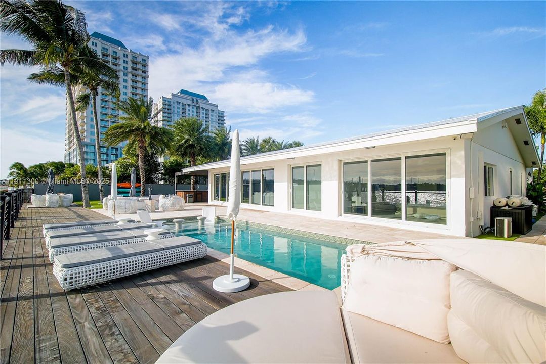 En Venta: $6,999,000 (3 camas, 2 baños, 2083 Pies cuadrados)