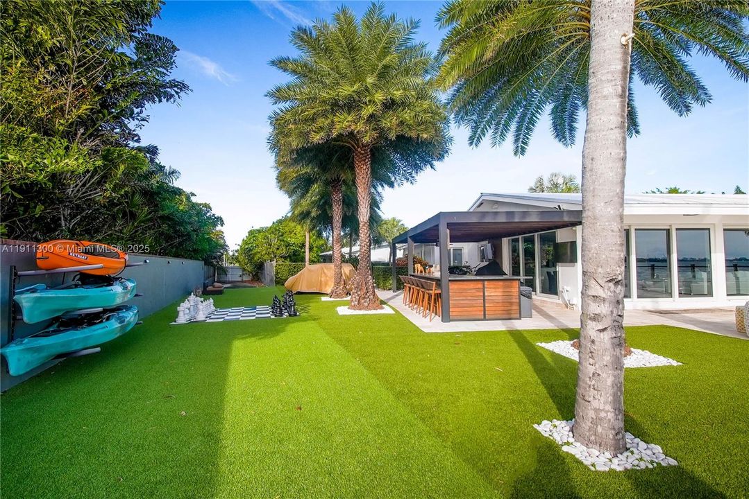 En Venta: $6,999,000 (3 camas, 2 baños, 2083 Pies cuadrados)