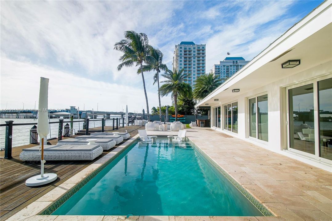 En Venta: $6,999,000 (3 camas, 2 baños, 2083 Pies cuadrados)