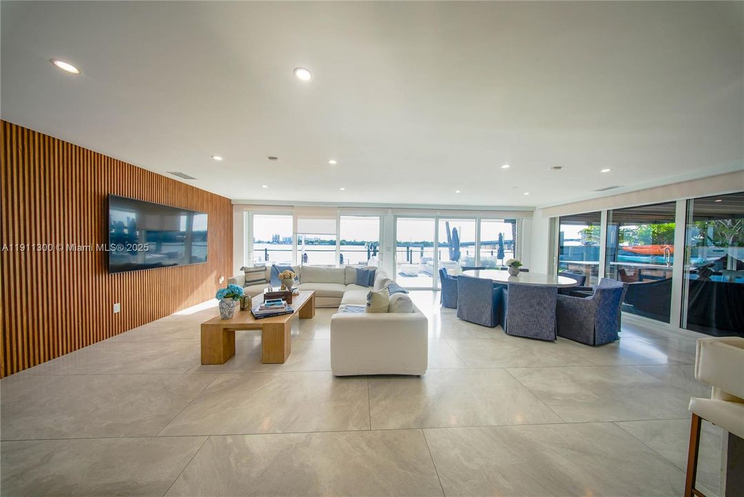 En Venta: $6,999,000 (3 camas, 2 baños, 2083 Pies cuadrados)