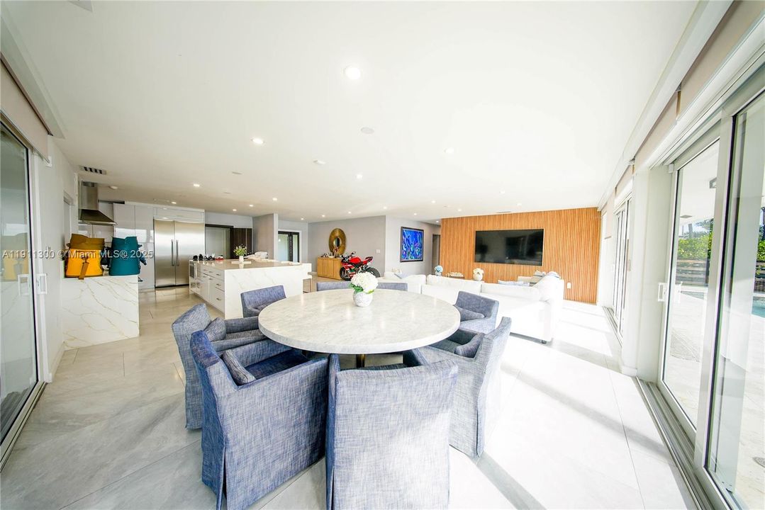 En Venta: $6,999,000 (3 camas, 2 baños, 2083 Pies cuadrados)